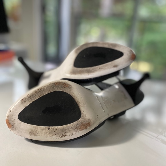 Ron White signature shoes. Worn. 3.5 heels. Strap closure. - Picture 4 of 6